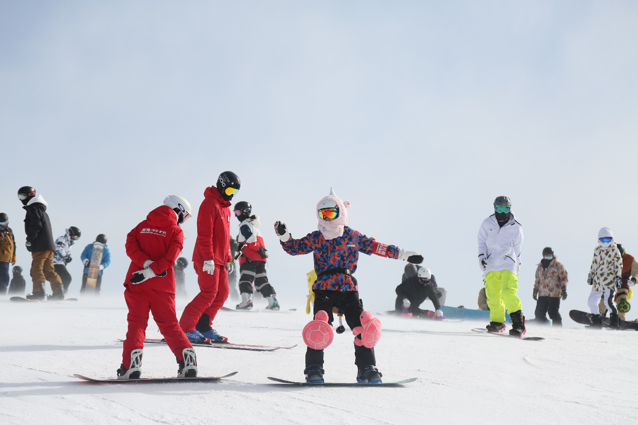 梧州市举行2022年青少年冰雪趣味运动会