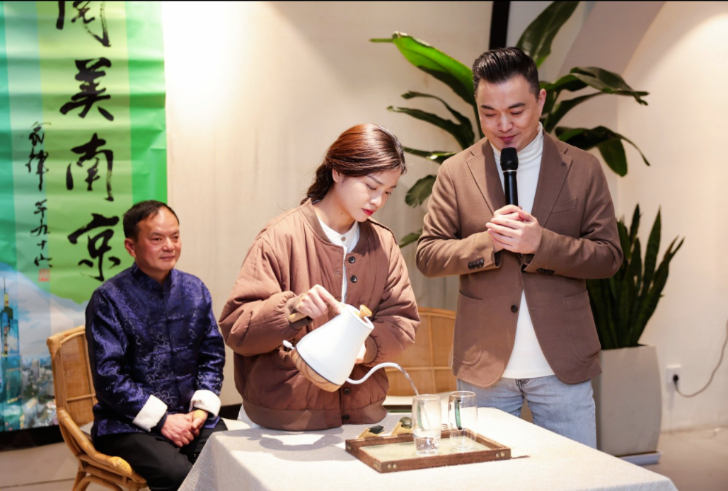 JN江南体育雨花茶香氤氲悠长 诵读诗文传承经典(图2)