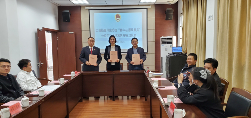 高港招聘_高港区金港南路新百伦招聘 店长一名底薪2800 总提 加年终奖励 店员数名24 ...(3)