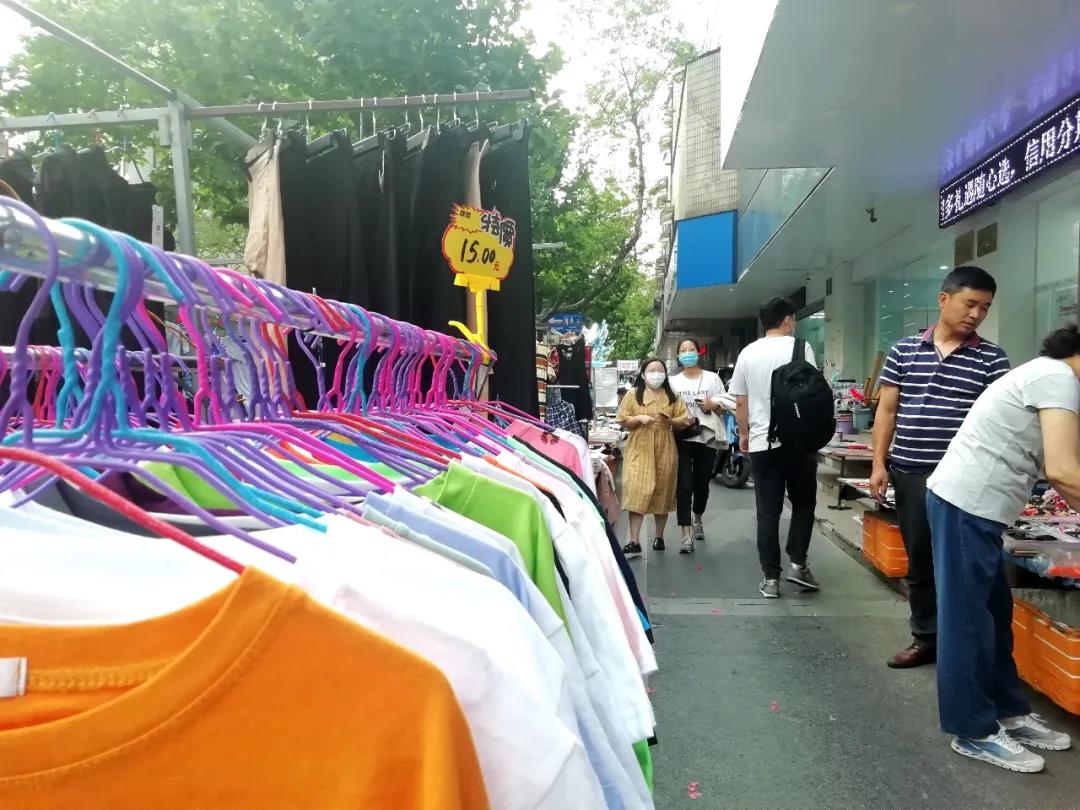为地摊经济松绑,让烟火气回归城市_江南时报