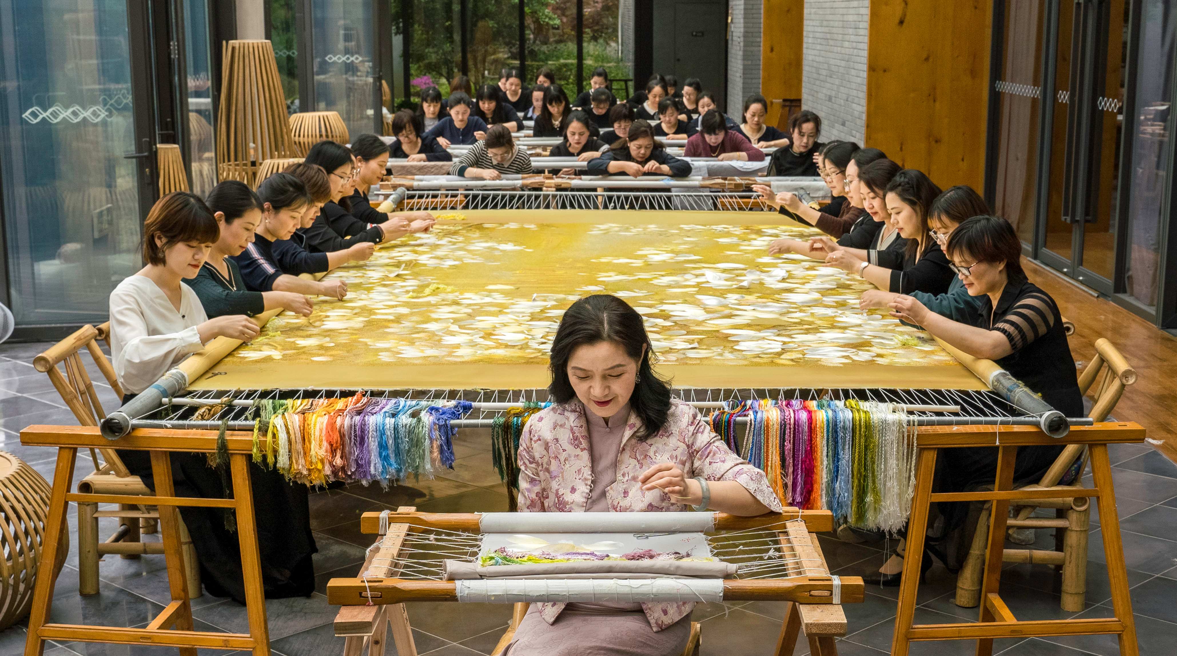 姚建萍领衔创作《初心盛放》.jpg